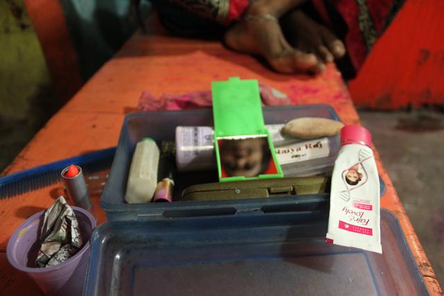 A mujra dancer’s makeup kit today. 19th century accounts compared the looks of the dancing girls to newlywed brides. (The Magical Lens)