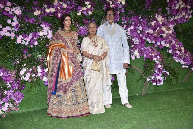 Mr. Bachchan with Jaya Bachchan and Sweta Bachchan Nanda (Varinder Chawla) Mr. Bachchan with Jaya Bachchan and Sweta Bachchan Nanda (Varinder Chawla)