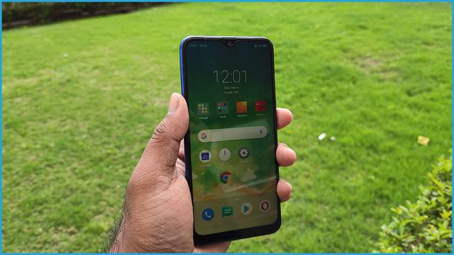 The phone sports a water drop notch at the front for the selfie camera. (HT Brand Srudio) The phone sports a water drop notch at the front for the selfie camera. (HT Brand Srudio)