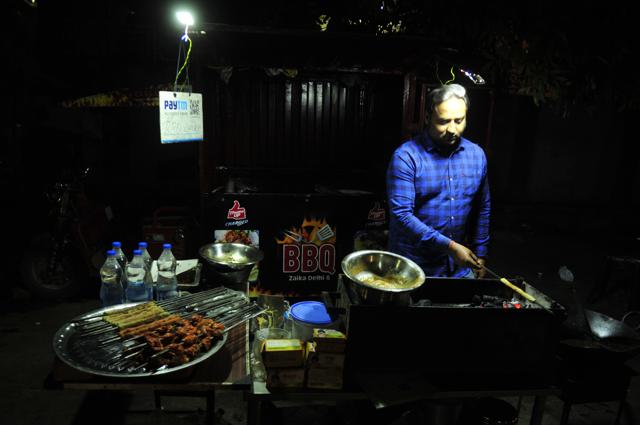 At 6pm, Nitin sets off from his in-laws’ residence in Aliganj on his e-rickshaw loaded with a wide range of non-vegetarian dishes. He stations his e-rickshaw near Kendriya Vidyalaya, Aliganj. (HT Photo) At 6pm, Nitin sets off from his in-laws’ residence in Aliganj on his e-rickshaw loaded with a wide range of non-vegetarian dishes. He stations his e-rickshaw near Kendriya Vidyalaya, Aliganj. (HT Photo)