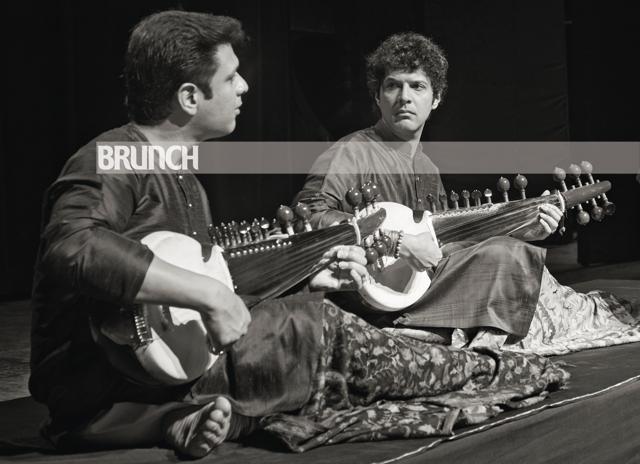 Amaan and Ayaan Ali Bangash are collaborating with Sharon Isbin on a score written by their father and sarod legend, Ustad Amjad Ali Khan (Prabhat Shetty) Amaan and Ayaan Ali Bangash are collaborating with Sharon Isbin on a score written by their father and sarod legend, Ustad Amjad Ali Khan (Prabhat Shetty)