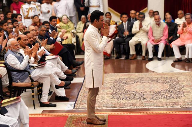 Manoj Bajpayee arrives to receive Padma Shri from President Ram Nath Kovind(unseen) during 'Padma Awards 2019', in New Delhi, Saturday, March 16, 2019. (PTI) Manoj Bajpayee arrives to receive Padma Shri from President Ram Nath Kovind(unseen) during 'Padma Awards 2019', in New Delhi, Saturday, March 16, 2019. (PTI)