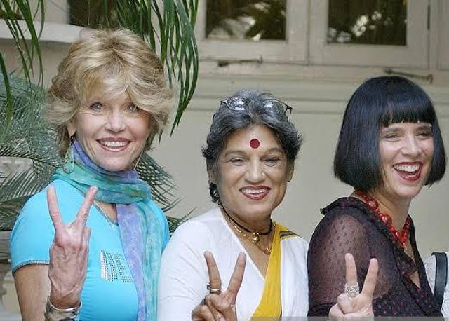(From left) Jane Fonda, Dolly Thakore and Eve Ensler in Mumbai. (HT Photo)