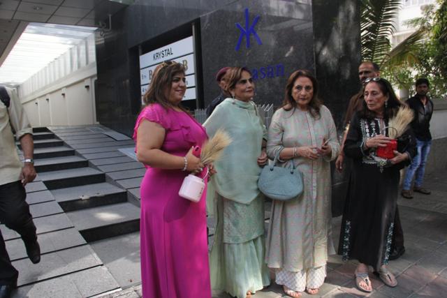 Salman Khan’s mother Salma (second from left)at Hiroo Johar’s birthday bash.