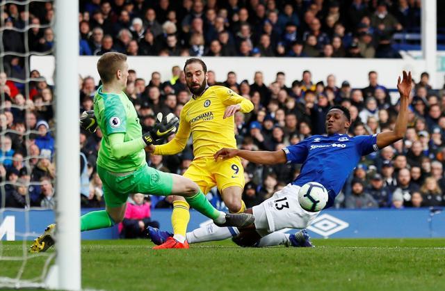 Chelsea's Gonzalo Higuain shoots wide. (Action Images via Reuters) Chelsea's Gonzalo Higuain shoots wide. (Action Images via Reuters)