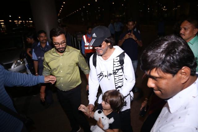 Shah Rukh Khan and son AbRam were spotted at the Mumbai airport on Tuesday. (Varinder Chawla) Shah Rukh Khan and son AbRam were spotted at the Mumbai airport on Tuesday. (Varinder Chawla)