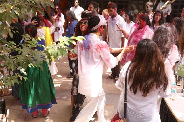 Farhan dancing with Shibani. (Varinder Chawla)