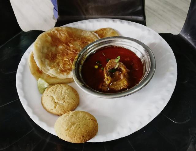 Know Your Neighbour’s food walks encourage people to sample new flavours. Above is the bakarkhani, paya and dal-puri served at one such breakfast event. (Anirban Kar) Know Your Neighbour’s food walks encourage people to sample new flavours. Above is the bakarkhani, paya and dal-puri served at one such breakfast event. (Anirban Kar)