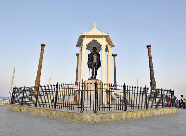 A statue of Gandhi on the Beach Road in Puducherry. (Biplov Bhuyan/HT PHOTO) A statue of Gandhi on the Beach Road in Puducherry. (Biplov Bhuyan/HT PHOTO)