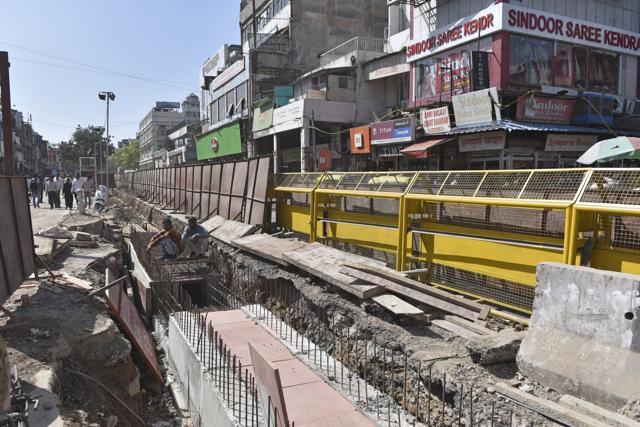 A view of congested pavement for people to walk at Chandni Chowk in New Delhi. (Sanchit Khanna/HT PHOTO) A view of congested pavement for people to walk at Chandni Chowk in New Delhi. (Sanchit Khanna/HT PHOTO)