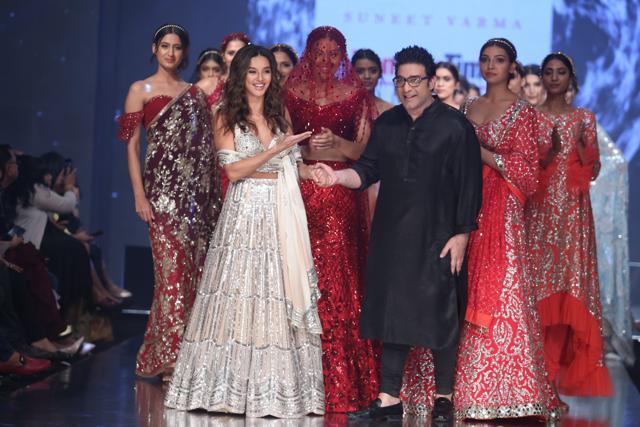 Shibani Dandekar walked the ramp. (Varinder Chawla) Shibani Dandekar walked the ramp. (Varinder Chawla)