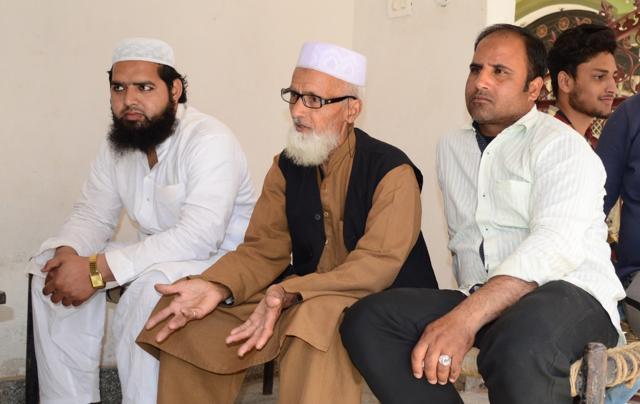 Muslim residents of Banat expressing their views on election. (Sushil Kumar / HT Photo ) Muslim residents of Banat expressing their views on election. (Sushil Kumar / HT Photo )