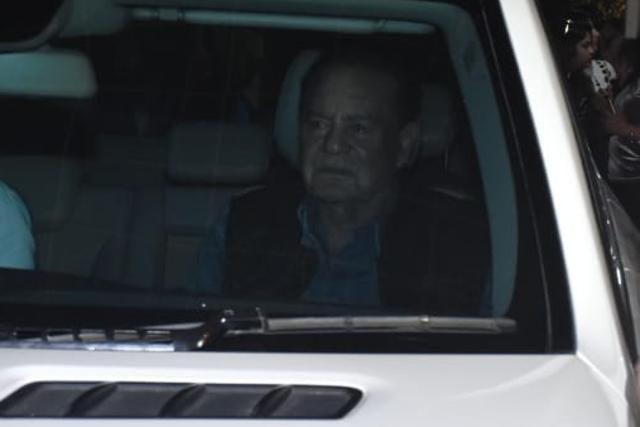 Salim Khan spotted by paparazzi. (Varinder Chawla)