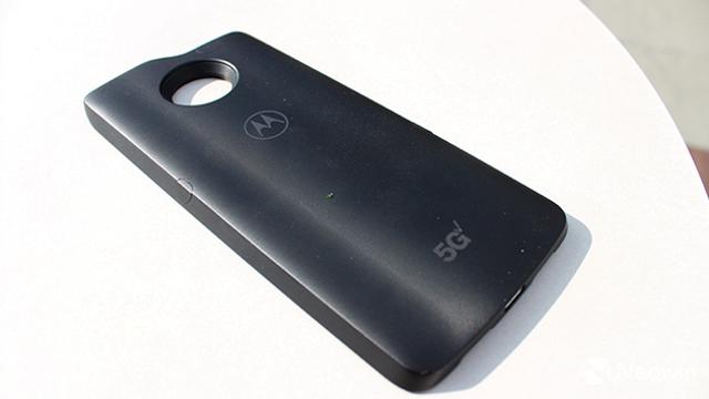 The Moto 5G Mod is a chunky 200 grams snap-on that transforms your phone to 5G The Moto 5G Mod is a chunky 200 grams snap-on that transforms your phone to 5G