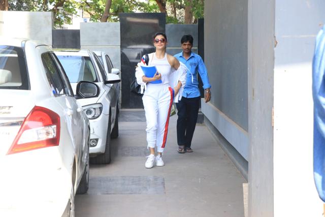 Jacqeline Fernandez spotted in the city. (Varinder Chawla)