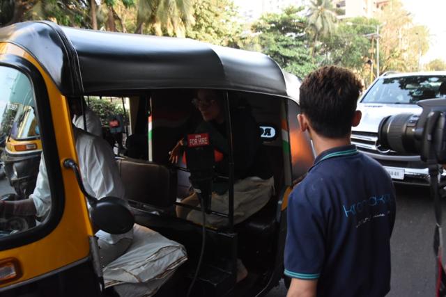 Dimple Kapadia boards an auto in Mumbai. (Varinder Chawla) Dimple Kapadia boards an auto in Mumbai. (Varinder Chawla)