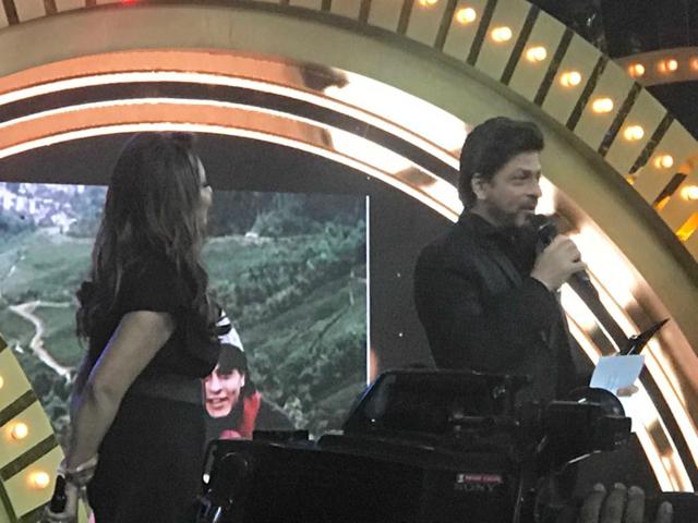 Shah Rukh Khan with Gauri at the awards night. Shah Rukh Khan with Gauri at the awards night.