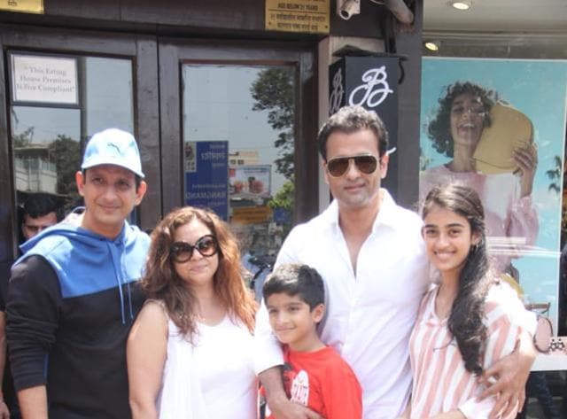 Sharman Joshi and Rohit Roy with family. (Varinder Chawla)