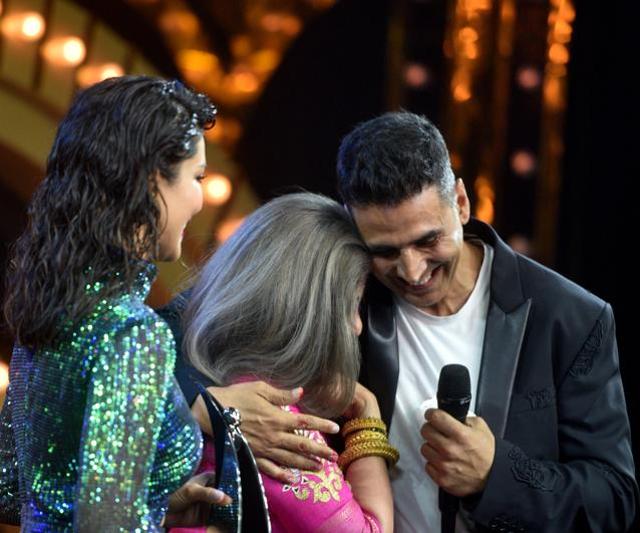 Akshay gives Dimple a hug as Sunny Leone looks on. (Satyabrata Tripathy/HT Photo) Akshay gives Dimple a hug as Sunny Leone looks on. (Satyabrata Tripathy/HT Photo)