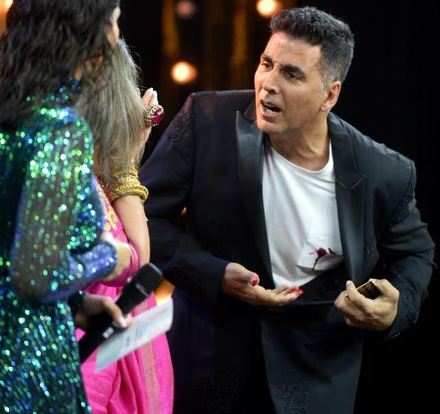 Akshay Kumar with Dimple Kapadia on stage. (Satyabrata Tripathy/HT Photo) Akshay Kumar with Dimple Kapadia on stage. (Satyabrata Tripathy/HT Photo)
