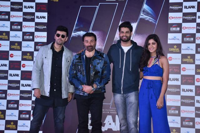 Sunny Deol poses with the cast of Blank. (Photo: Varinder Chawla)