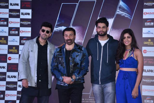 Sunny Deol with Karan Kapadia and Ishita Dutta at the Blank trailer launch. (Varinder Chawla) Sunny Deol with Karan Kapadia and Ishita Dutta at the Blank trailer launch. (Varinder Chawla)