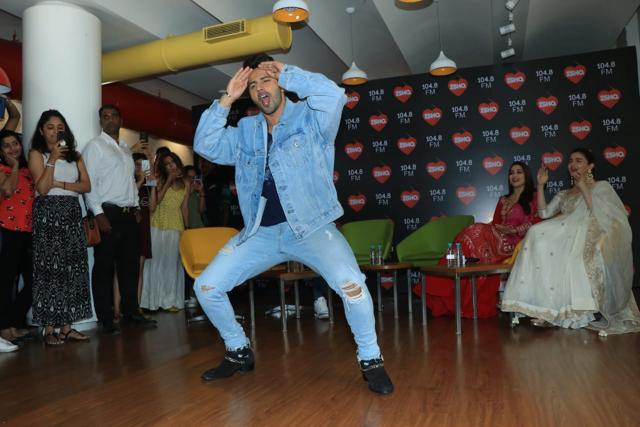 Varun Dhawan performs First Class during Kalank promotions. (Varinder Chawla) Varun Dhawan performs First Class during Kalank promotions. (Varinder Chawla)