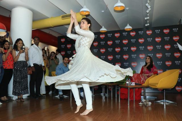Alia Bhatt performs during Kalank promotions. (Varinder Chawla) Alia Bhatt performs during Kalank promotions. (Varinder Chawla)