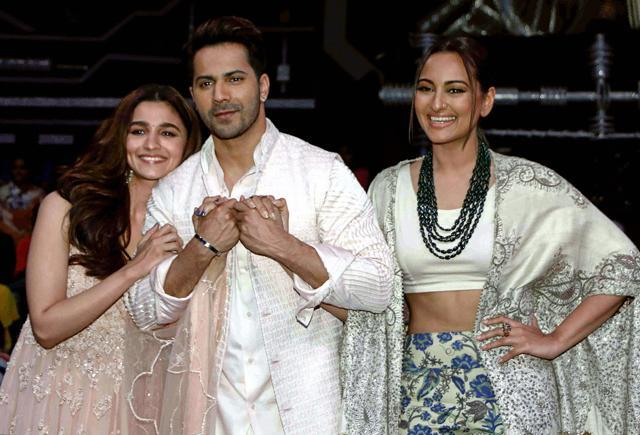 Bollywood actors Alia Bhatt, Sonakshi Sinha and Varun Dhawan promote Kalank, during the dance reality show ‘Super Dancer Chapter 3’, in Mumbai. (PTI) Bollywood actors Alia Bhatt, Sonakshi Sinha and Varun Dhawan promote Kalank, during the dance reality show ‘Super Dancer Chapter 3’, in Mumbai. (PTI)