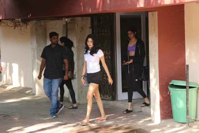 Janhvi Kapoor and Khushi Kapoor at the gym. (Varinder Chawla) Janhvi Kapoor and Khushi Kapoor at the gym. (Varinder Chawla)