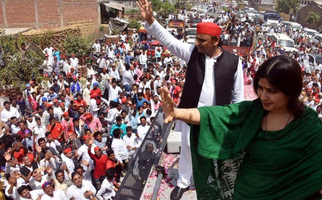 SP chief Akhilesh Yadav with his wife Dimple Yadav. The SP is fighting the 2019 Lok Sabha elections in Uttar Pradesh in alliance with BSP and RLD. (HT Photo ) SP chief Akhilesh Yadav with his wife Dimple Yadav. The SP is fighting the 2019 Lok Sabha elections in Uttar Pradesh in alliance with BSP and RLD. (HT Photo )