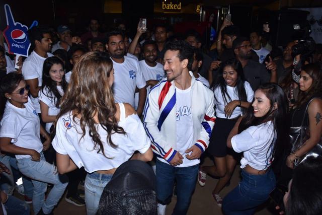 Tiger and Disha with their fans. (Varinder Chawla) Tiger and Disha with their fans. (Varinder Chawla)