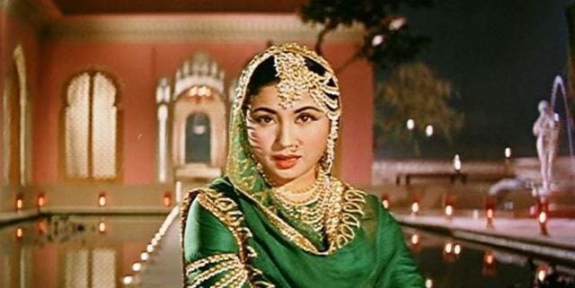 Meena Kumari plays Sahibjaan.
