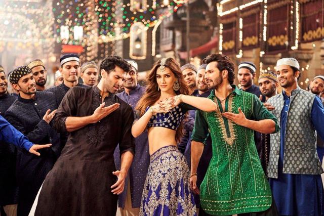 Varun Dhawan, Kriti Sanon and Aditya Roy Kapur in a still from the new Kalank song, Aira Gaira.