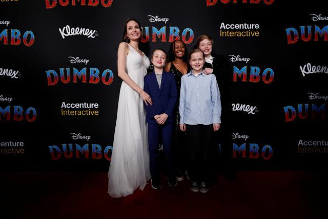 Angelina Jolie poses with her children Knox Leon Jolie-Pitt, Zahara Marley Jolie-Pitt, Vivienne Marcheline Jolie-Pitt, and Shiloh Nouvel Jolie-Pitt at the premiere for the movie Dumbo in Los Angeles. (REUTERS) Angelina Jolie poses with her children Knox Leon Jolie-Pitt, Zahara Marley Jolie-Pitt, Vivienne Marcheline Jolie-Pitt, and Shiloh Nouvel Jolie-Pitt at the premiere for the movie Dumbo in Los Angeles. (REUTERS)