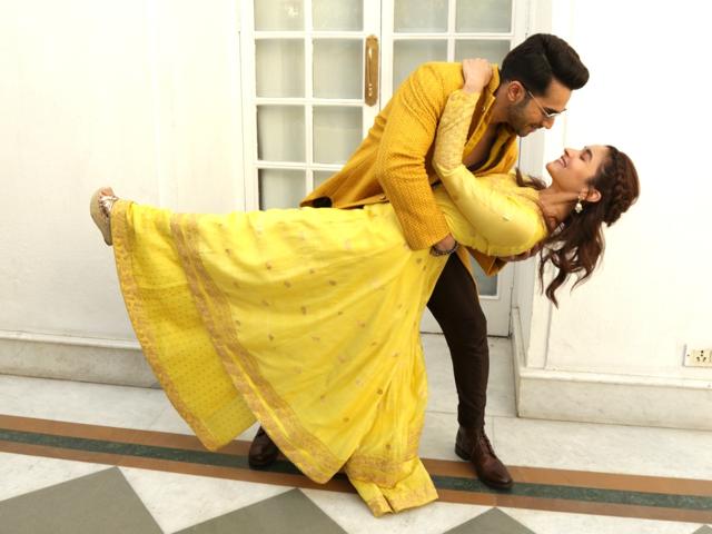 Varun Dhawan and Alia Bhatt at a photo shoot during the promotions of Kalank in New Delhi, on April 13. (IANS) Varun Dhawan and Alia Bhatt at a photo shoot during the promotions of Kalank in New Delhi, on April 13. (IANS)
