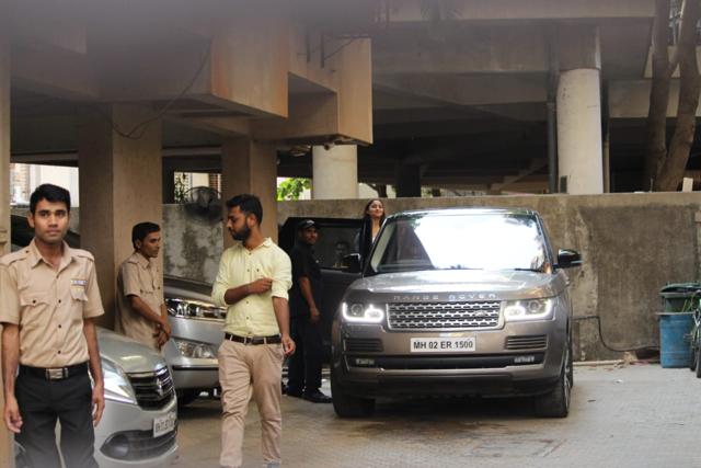 Alia Bhatt seen outside Sanjay Leela Bhansali’s office. (Varinder Chawla) Alia Bhatt seen outside Sanjay Leela Bhansali’s office. (Varinder Chawla)