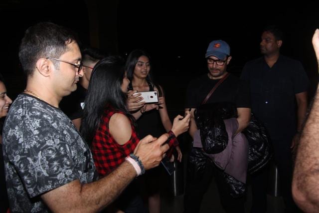 Aamir Khan with his fans at the airport. (Varinder Chawla) Aamir Khan with his fans at the airport. (Varinder Chawla)