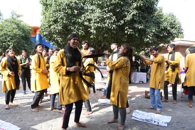 Members of Nepathya, the dramatics society of PGDAV Evening College during their play On Duty. (Prabhas Roy/HT)