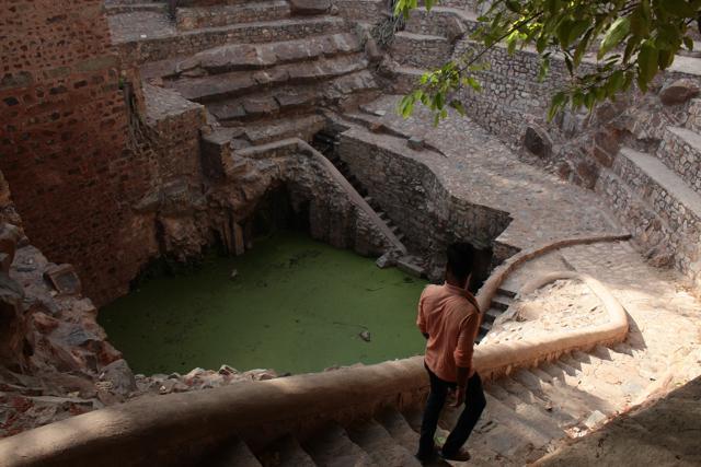 A view of Pir Ghaib Baoli behind the Bara Hindu Rao hospital premises (Shivam Saxena/HT)
