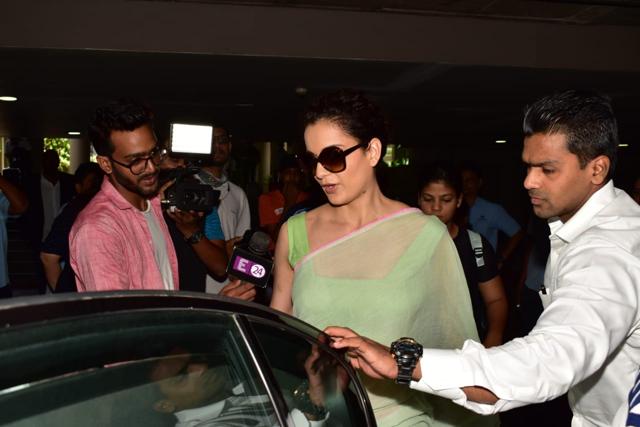 Kangana Ranaut at Mumbai airport. (Varinder Chawla) Kangana Ranaut at Mumbai airport. (Varinder Chawla)