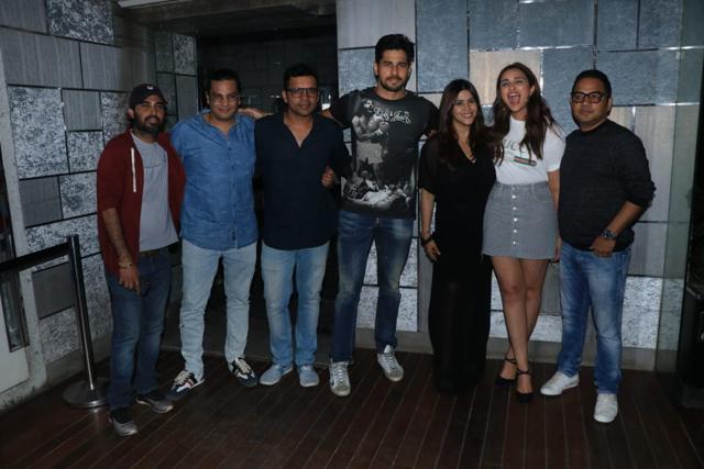 The team of Jabariya Jodi pose for shutterbugs. (Photo: Varinder Chawla) The team of Jabariya Jodi pose for shutterbugs. (Photo: Varinder Chawla)