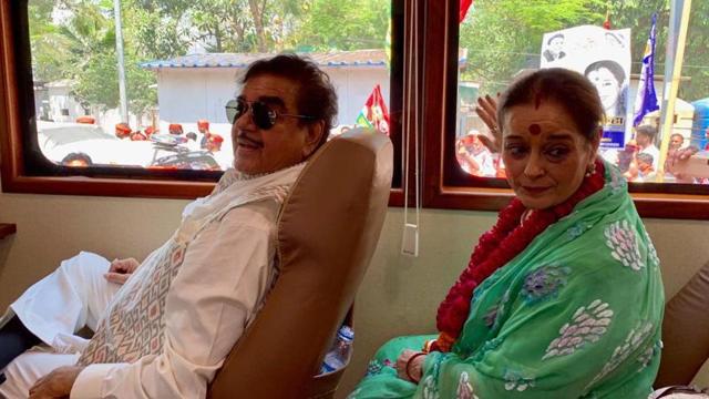 Shatrughan Sinha and Poonam Sinha inside the Samajwadi Party’s ‘kaam bolta hai rath’ as they head to the Lucknow collector’s office where Poonam filed her nomination papers. (HT Photo) Shatrughan Sinha and Poonam Sinha inside the Samajwadi Party’s ‘kaam bolta hai rath’ as they head to the Lucknow collector’s office where Poonam filed her nomination papers. (HT Photo)
