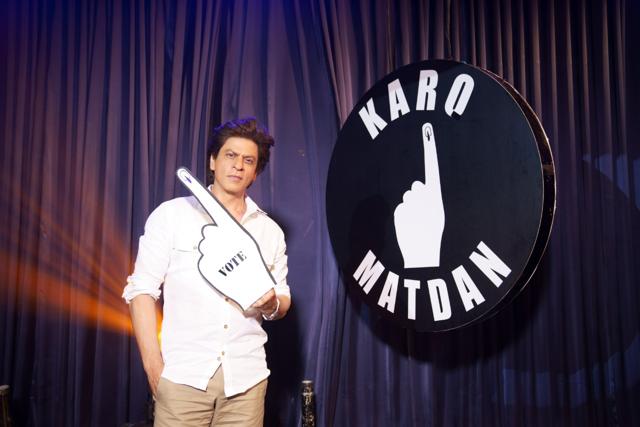 Shah Rukh Khan in the Karo Matdan video. Shah Rukh Khan in the Karo Matdan video.