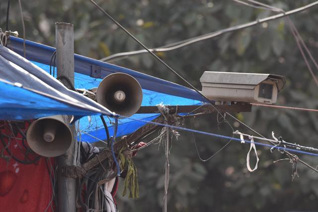 According to Delhi Police, CCTV cameras in Sarojini Nagar market have not been functional for the past three years. (Sanchit Khanna/HT PHOTO) According to Delhi Police, CCTV cameras in Sarojini Nagar market have not been functional for the past three years. (Sanchit Khanna/HT PHOTO)
