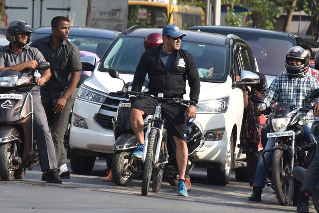 Salman Khan goes cycling in Mumbai. (Varinder Chawla)
