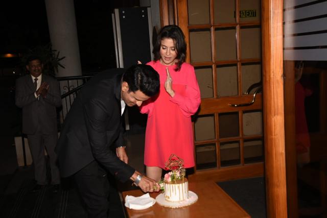 Manoj Bajpayee cuts his cake as wife Neha stands with him. (Photo: Varinder Chawla) Manoj Bajpayee cuts his cake as wife Neha stands with him. (Photo: Varinder Chawla)