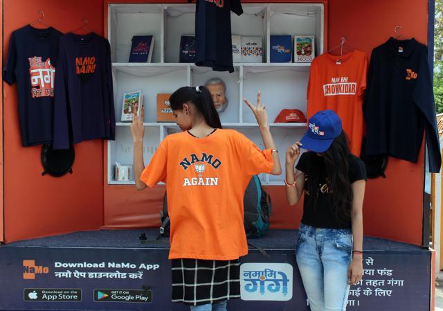 College students trying on Modi-inspired clothing. (Photo: Shivam Saxena/Hindustan Times)