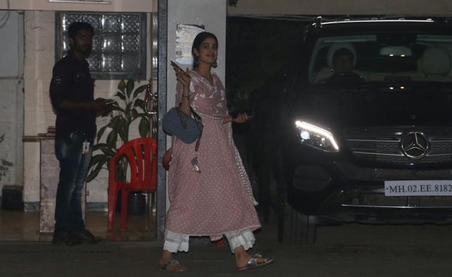 Janhvi Kapoor at Dinesh Vijan’s office. (Varinder Chawla) Janhvi Kapoor at Dinesh Vijan’s office. (Varinder Chawla)