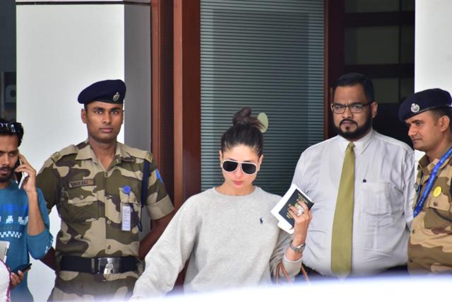 Kareena Kapoor at the airport. (Varinder Chawla) Kareena Kapoor at the airport. (Varinder Chawla)